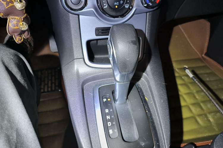 Used Ford Fiesta 2013 Hatchback 1.5L Automatic Fashion Edition Gear Lever
