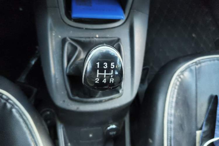 Used Ford Fiesta 2013 Sedan 1.5L Manual Fashion Edition Gear Lever