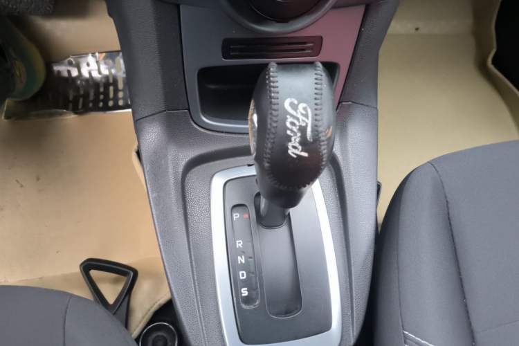 Used Ford Fiesta 2013 Hatchback 1.5L Automatic Fashion Edition Gear Lever