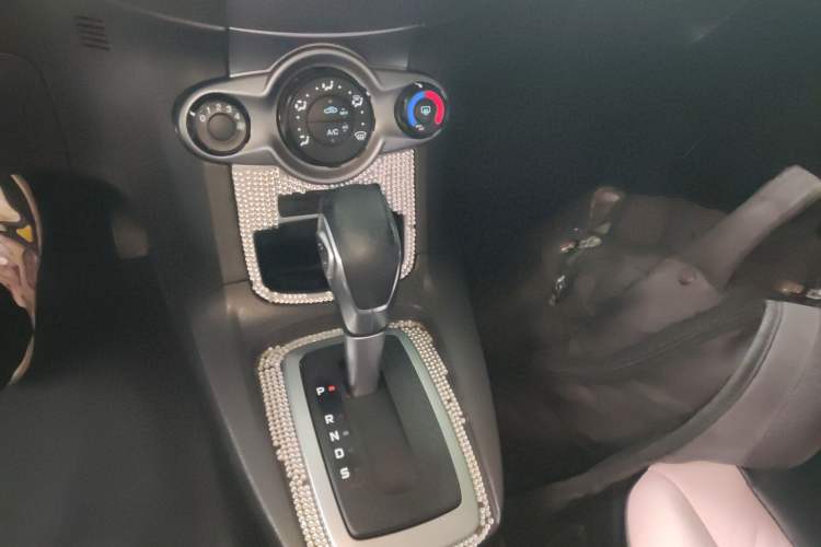 Used Ford Fiesta 2013 Hatchback 1.5L Automatic Fashion Edition Gear Lever