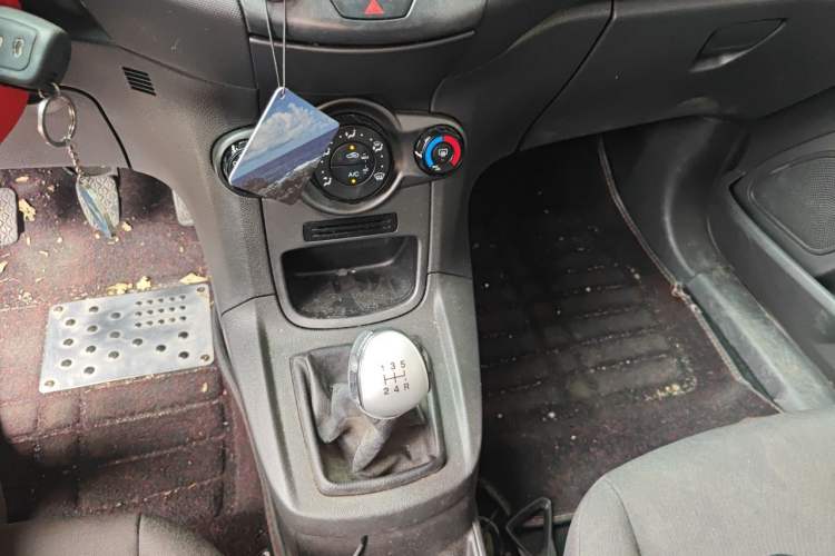 Used Ford Fiesta 2013 Hatchback 1.5L Manual Fashion Edition Gear Lever