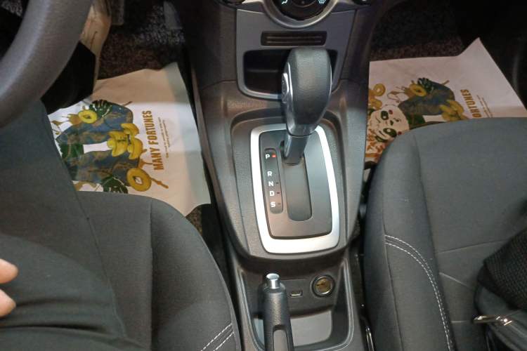Used Ford Fiesta 2013 Hatchback 1.5L Automatic Fashion Edition Gear Lever