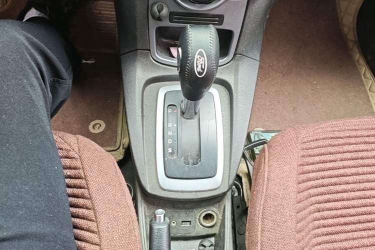 Used Ford Fiesta 2013 Hatchback 1.5L Automatic Fashion Edition Gear Lever