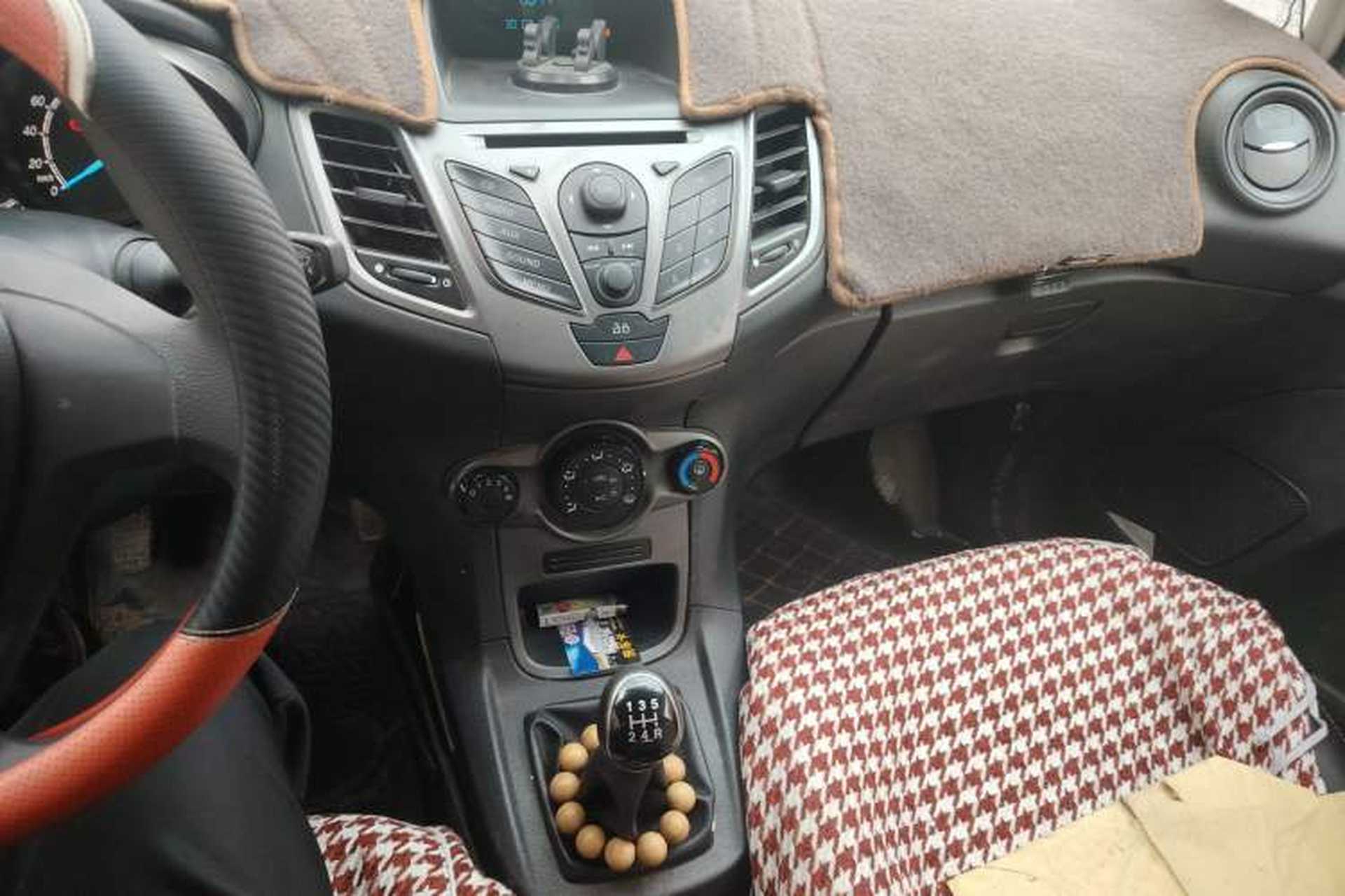 Used Ford Fiesta 2013 Hatchback 1.5L Manual Fashion Edition Gear Lever