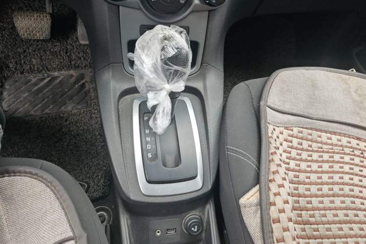 Used Ford Fiesta 2013 Hatchback 1.5L Automatic Fashion Edition Gear Lever