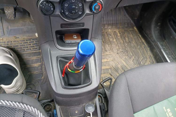 Used Ford Fiesta 2013 Hatchback 1.5L Manual Fashion Edition Gear Lever