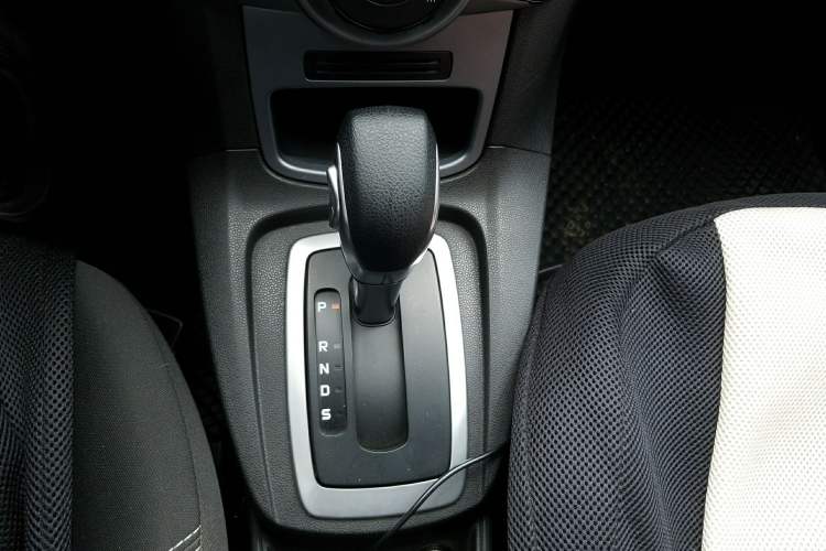 Used Ford Fiesta 2013 Hatchback 1.5L Automatic Fashion Edition Gear Lever