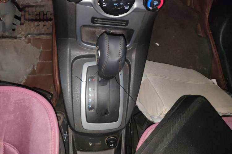 Used Ford Fiesta 2013 Hatchback 1.5L Automatic Fashion Edition Gear Lever