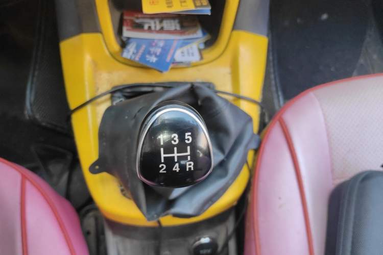 Used Ford Fiesta 2013 Sedan 1.5L Manual Fashion Edition Gear Lever