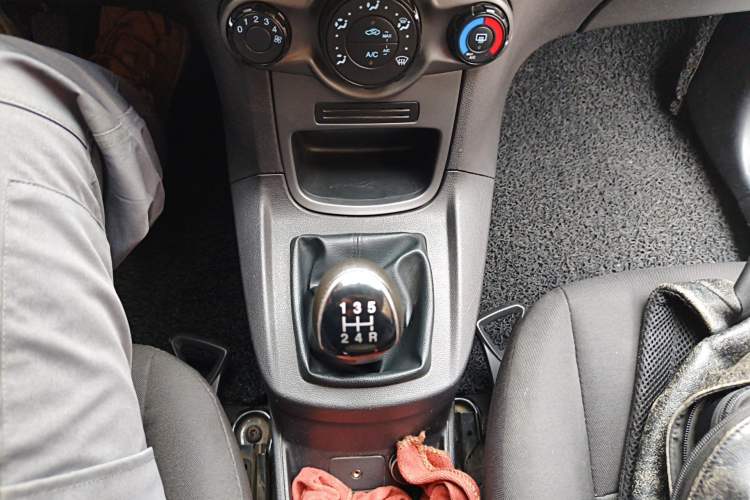 Used Ford Fiesta 2013 Hatchback 1.5L Manual Fashion Edition Gear Lever