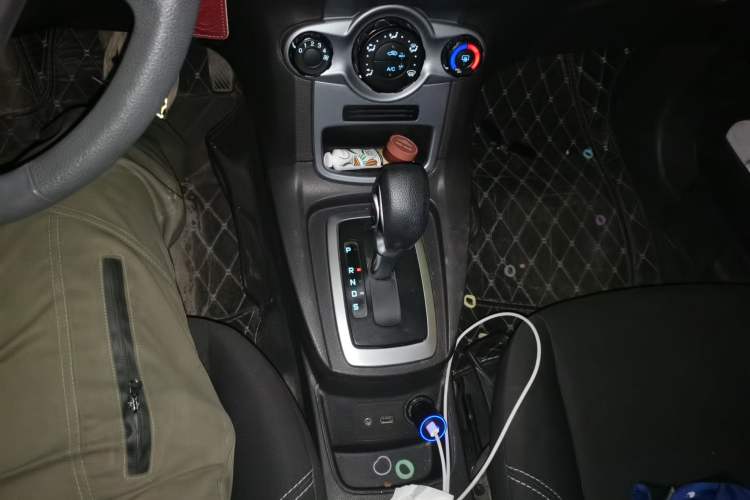 Used Ford Fiesta 2013 Hatchback 1.5L Automatic Fashion Edition Gear Lever