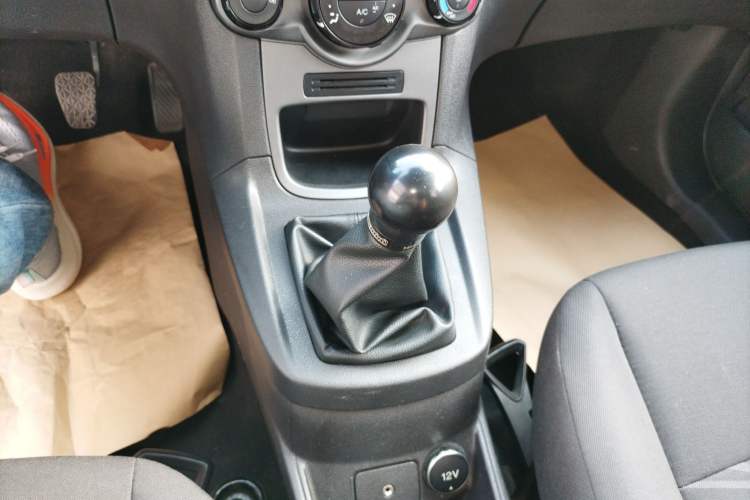 Used Ford Fiesta 2013 Hatchback 1.5L Manual Fashion Edition Gear Lever