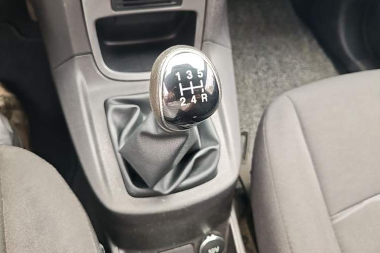 Used Ford Fiesta 2013 Sedan 1.5L Manual Fashion Edition Gear Lever