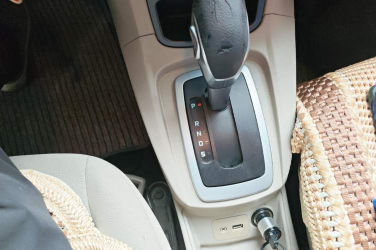 Used Ford Fiesta 2013 Sedan 1.5L Automatic Fashion Edition Gear Lever