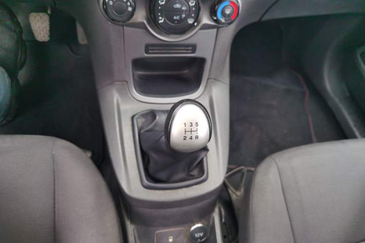 Used Ford Fiesta 2013 Hatchback 1.5L Manual Fashion Edition Gear Lever