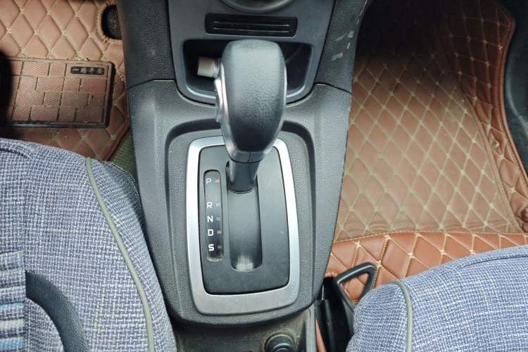 Used Ford Fiesta 2013 Hatchback 1.5L Automatic Prestige Model Gear Lever