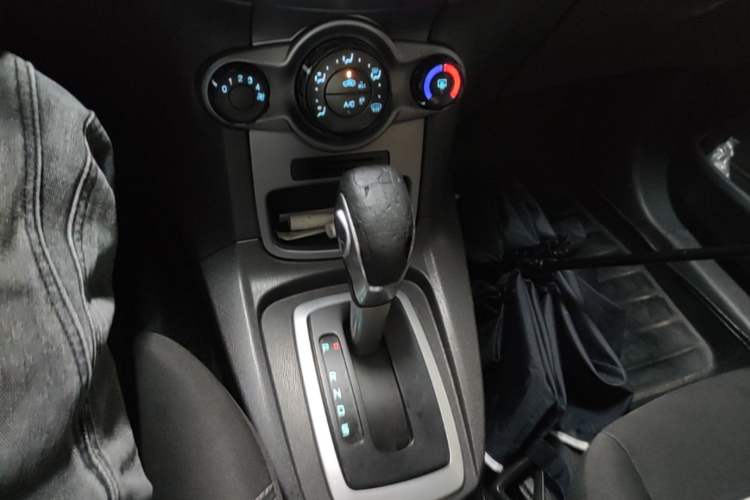 Used Ford Fiesta 2013 Hatchback 1.5L Automatic Fashion Edition Gear Lever