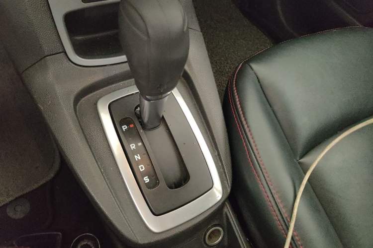 Used Ford Fiesta 2013 Hatchback 1.5L Automatic Fashion Edition Gear Lever