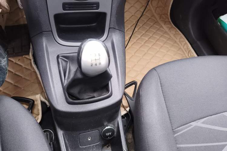 Used Ford Fiesta 2013 Sedan 1.5L Manual Fashion Edition Gear Lever