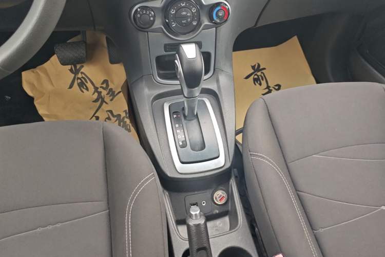 Used Ford Fiesta 2013 Hatchback 1.5L Automatic Fashion Edition Gear Lever