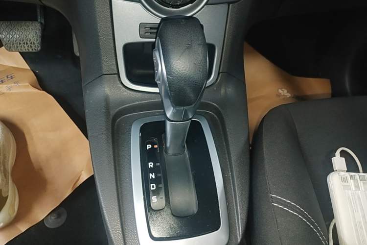 Used Ford Fiesta 2013 Hatchback 1.5L Automatic Fashion Edition Gear Lever