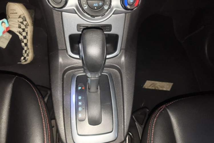 Used Ford Fiesta 2013 Hatchback 1.5L Automatic Fashion Edition Gear Lever