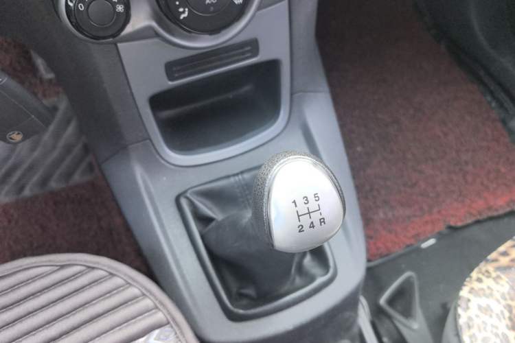 Used Ford Fiesta 2013 Hatchback 1.5L Manual Fashion Edition Gear Lever