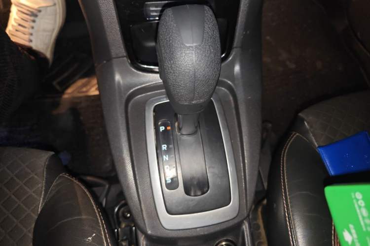 Used Ford Fiesta 2013 Hatchback 1.5L Automatic Dynamic Model Gear Lever