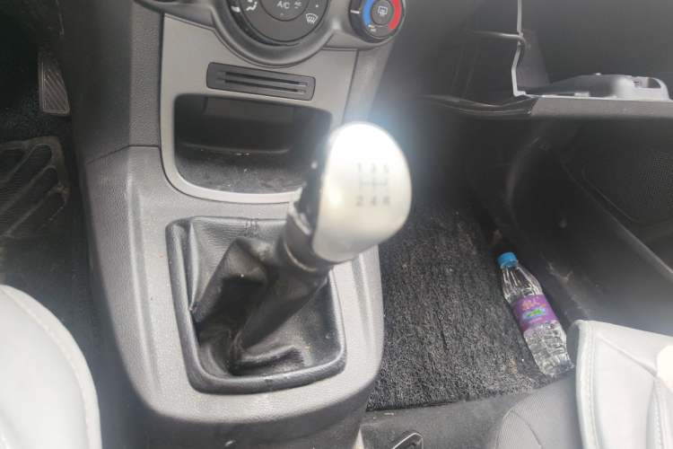 Used Ford Fiesta 2013 Sedan 1.5L Manual Fashion Edition Gear Lever