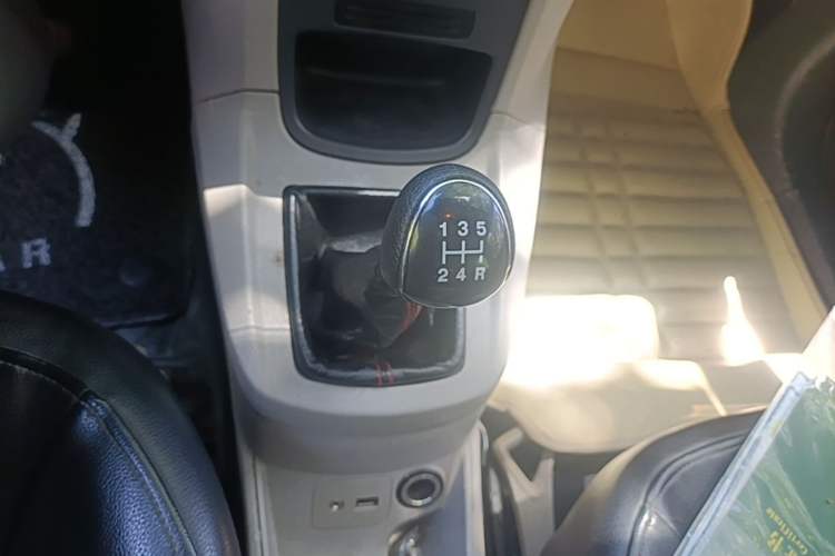 Used Ford Fiesta 2013 Sedan 1.5L Manual Fashion Edition Gear Lever