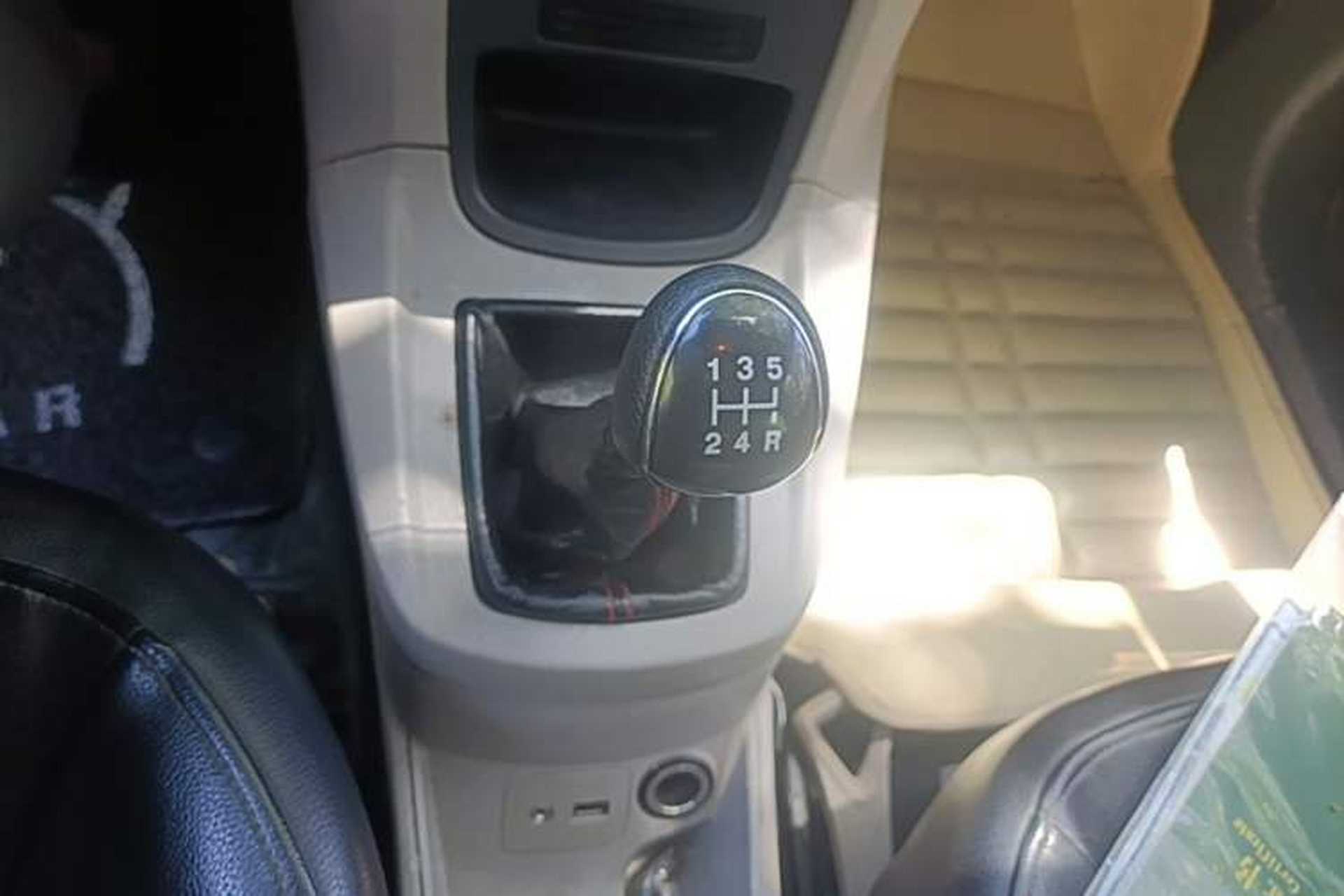 Used Ford Fiesta 2013 Sedan 1.5L Manual Fashion Edition Gear Lever