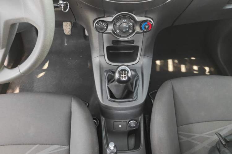 Used Ford Fiesta 2013 Hatchback 1.5L Manual Fashion Edition Gear Lever
