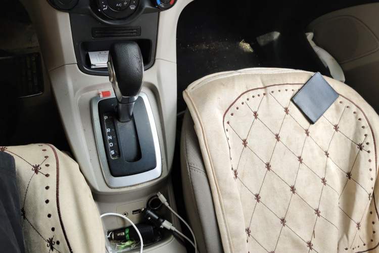 Used Ford Fiesta 2013 Sedan 1.5L Automatic Fashion Edition Gear Lever