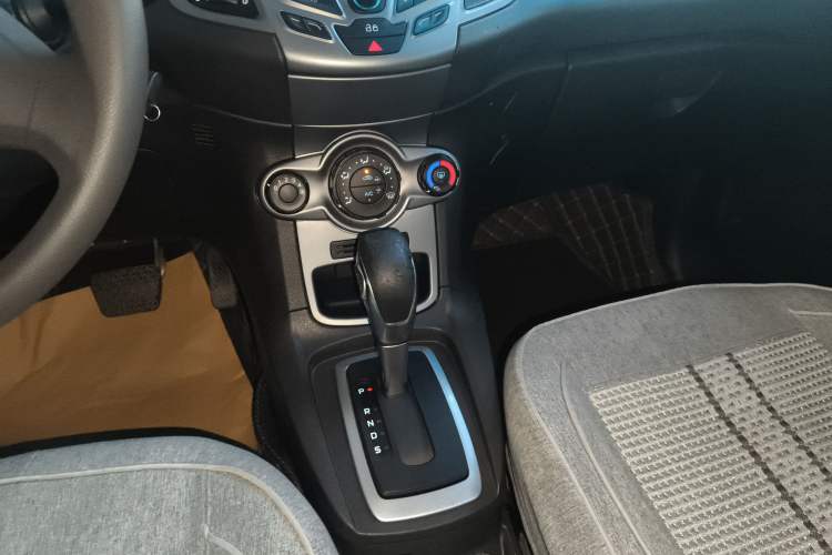 Used Ford Fiesta 2013 Hatchback 1.5L Automatic Fashion Edition Gear Lever