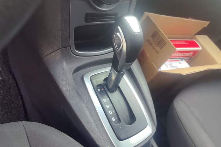 Used Ford Fiesta 2013 Hatchback 1.5L Automatic Fashion Edition Gear Lever