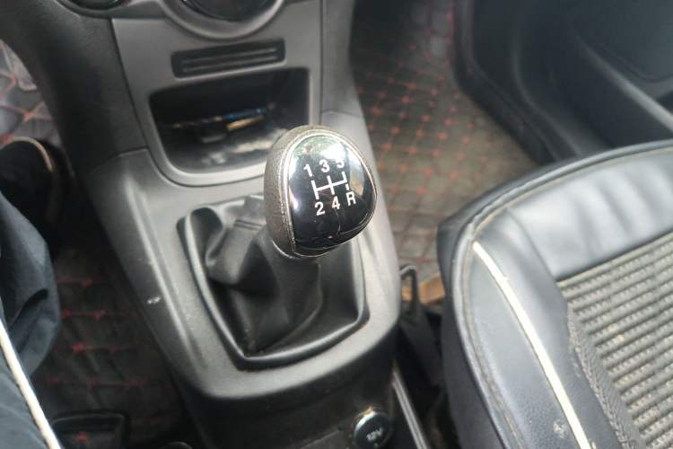 Used Ford Fiesta 2013 Sedan 1.5L Manual Fashion Edition Gear Lever