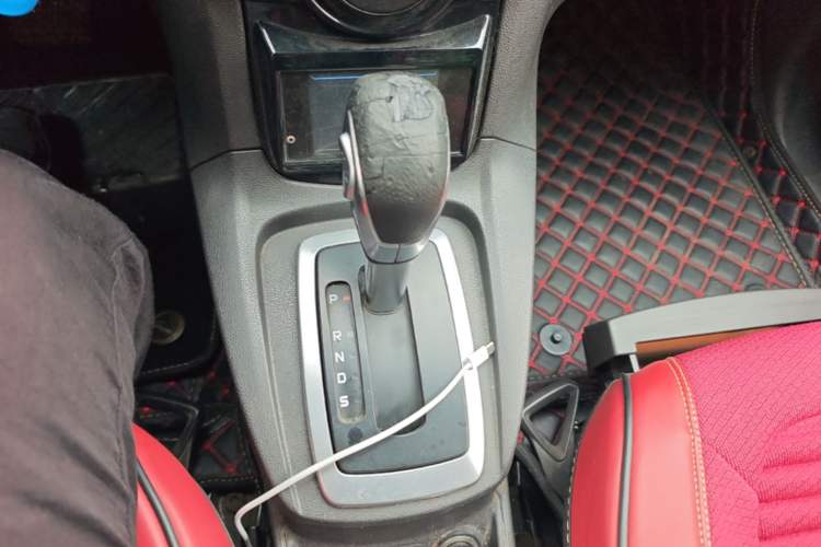 Used Ford Fiesta 2013 Hatchback 1.5L Automatic Fashion Edition Gear Lever