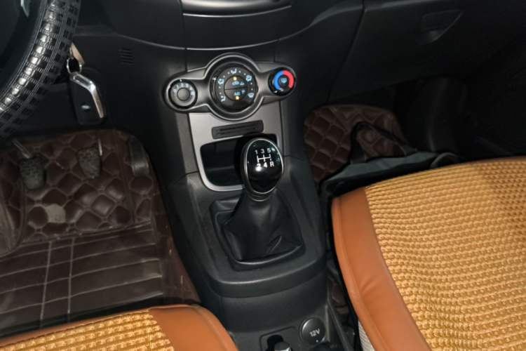 Used Ford Fiesta 2013 Hatchback 1.5L Manual Fashion Edition Gear Lever