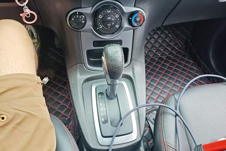 Used Ford Fiesta 2013 Hatchback 1.5L Automatic Fashion Edition Gear Lever