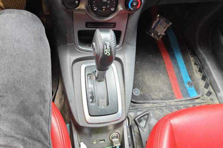 Used Ford Fiesta 2013 Hatchback 1.5L Automatic Fashion Edition Gear Lever