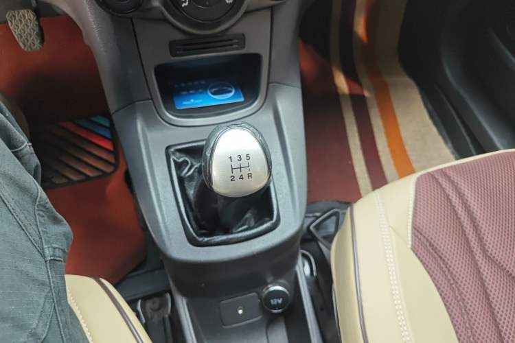 Used Ford Fiesta 2013 Hatchback 1.5L Manual Fashion Edition Gear Lever