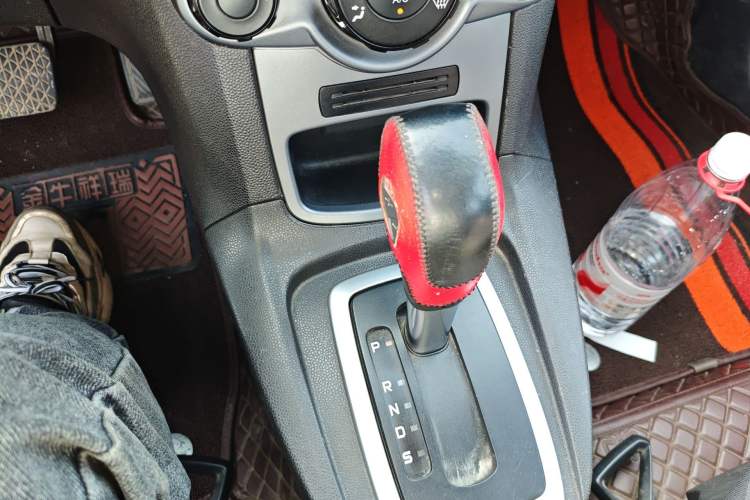 Used Ford Fiesta 2013 Hatchback 1.5L Automatic Fashion Edition Gear Lever