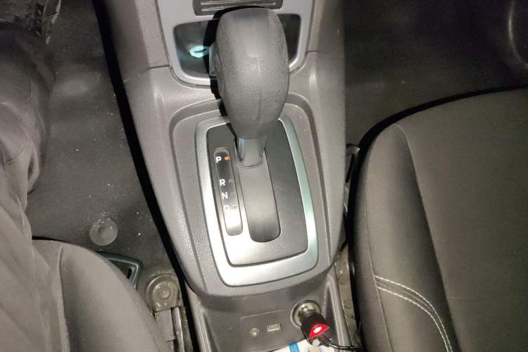 Used Ford Fiesta 2013 Hatchback 1.5L Automatic Fashion Edition Gear Lever