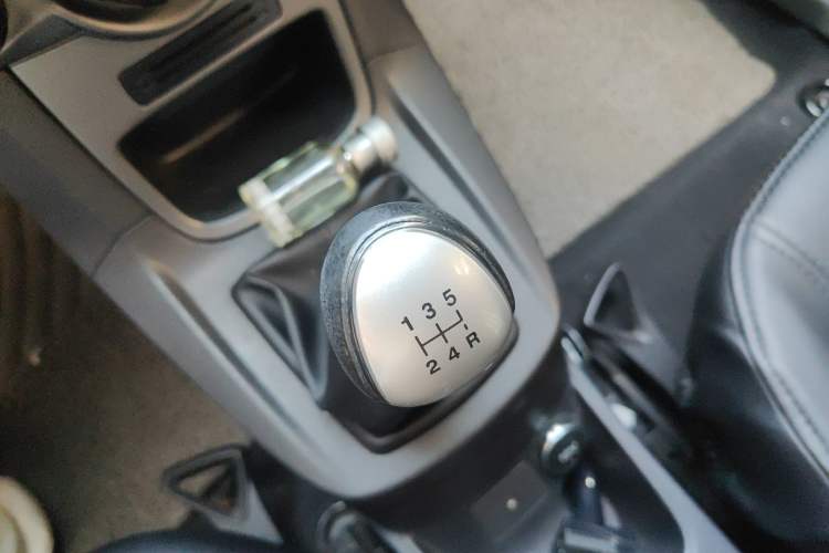 Used Ford Fiesta 2013 Sedan 1.5L Manual Fashion Edition Gear Lever