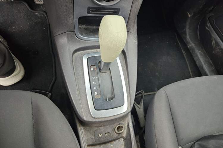Used Ford Fiesta 2013 Hatchback 1.5L Automatic Fashion Edition Gear Lever