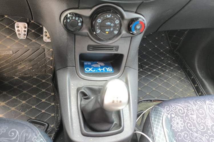 Used Ford Fiesta 2013 Hatchback 1.5L Manual Fashion Edition Gear Lever