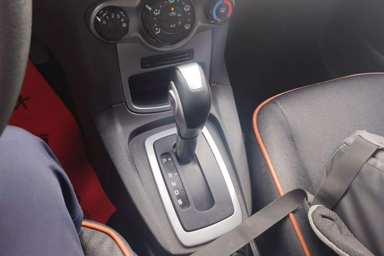 Used Ford Fiesta 2013 Hatchback 1.5L Automatic Fashion Edition Gear Lever