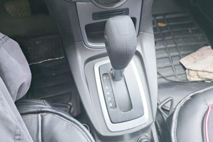 Used Ford Fiesta 2013 Hatchback 1.5L Automatic Fashion Edition Gear Lever