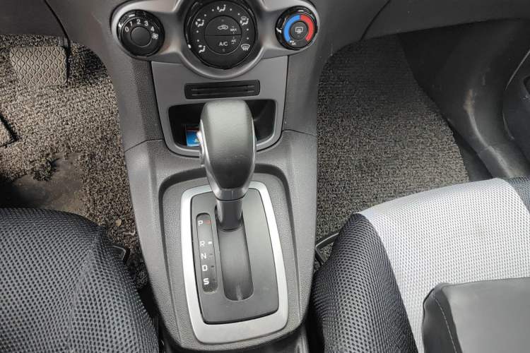 Used Ford Fiesta 2013 Hatchback 1.5L Automatic Fashion Edition Gear Lever
