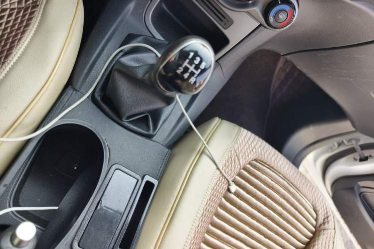 Used Ford Fiesta 2013 Hatchback 1.5L Manual Fashion Edition Gear Lever